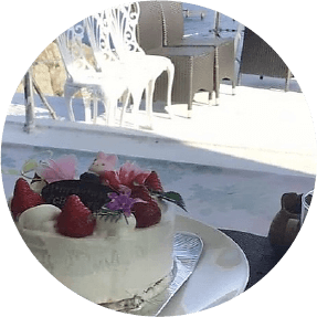 誕生日のホールケーキ
